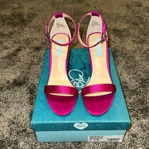 NIB Betsey Johnson Shilo Sandals Size 7.5